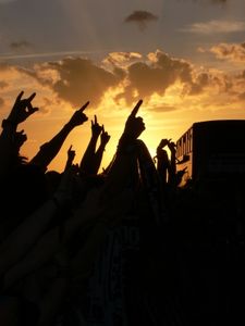 Fans: Zeigen ihre Bewunderung auf Social Media (Foto: pixelio.de/C. Steiner)