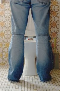 Mann auf dem WC: Entzündung geht Krebs voraus (Foto: pixelio.de, M. Ottersbach)