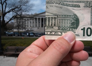 Dollar-Schein: US-Bildungsdefizit kostet Geld (Foto: flickr.com/Ryan McFarland)