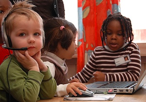 Kinder: Digital Skills sollten früh erlernt werden (Foto: flickr.com/Juan Cobo)