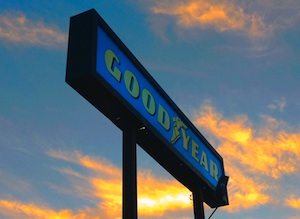 Goodyear-Schild: US-Konzern muss Strafe zahlen (Foto: flickr.com/Mike Mozart)