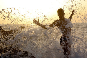 Spiel mit dem Wasser: Unfälle häufigste Todesursache (Foto: pixelio.de/twinlili)