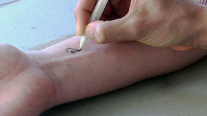 Sensor-Tattoo: nur eine von vielen Optionen für die Innovation (Foto: ucsd.edu)