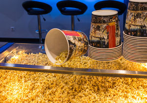 Popcorn: Bei traurigen Filmen wird viel gegessen (Foto: Rainer Sturm/pixelio.de)