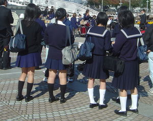 Schülerinnen: Japans Jugend hat beste Aussichten (Foto: wikimedia.org)