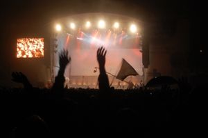 Konzert: Hits sind oft mit Werbung versehen (Foto: Andrea Lohberger/pixelio.de)