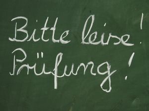 Tafel: Software behält Studenten im Auge (Foto: S. Hofschlaeger/pixelio.de)