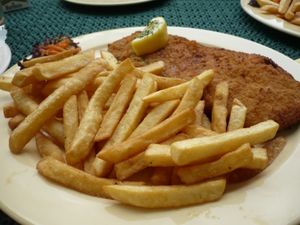 Pommes und Schnitzel: Fast Food ist beliebt wie nie (Foto: Roßmann/pixelio.de)