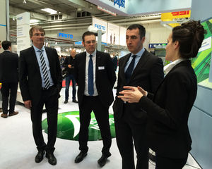 Cem Özdemir am Stand von ebm-papst (Foto: ebm-papst Mulfingen GmbH & Co. KG)