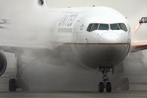 Flugzeug: Sicherheitsexperte darf nicht mitfliegen (Foto: Flickr.com/Curimedia)