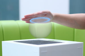 Ultrahaptics: Sanfte Luftstöße können Gefühle erwecken (Foto: ultrahaptics.com) Ultrahaptics: Sanfte Luftstöße können Gefühle erwecken (Foto: ultrahaptics.com)
