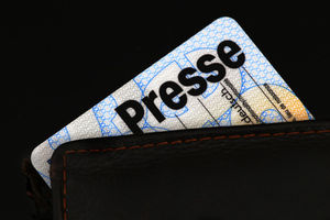 Presseausweis: Journalisten bleiben wichtig (Foto: pixelio.de/Tim Reckmann)