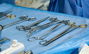 Operationsbesteck: Zugang bleibt eingeschränkt (Foto: pixelio.de, M. Bührke) Operationsbesteck: Zugang bleibt eingeschränkt (Foto: pixelio.de, M. Bührke)