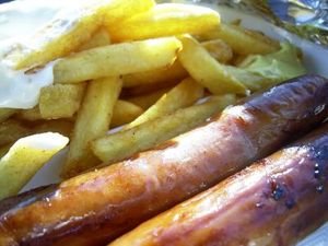 Pommes und Würste: Darmkrebsrisiko steigt deutlich (Foto: pixelio.de, kfm) Pommes und Würste: Darmkrebsrisiko steigt deutlich (Foto: pixelio.de, kfm)