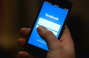 Facebook: IBM schnappt sich Daten des Netzwerks (Foto: flickr.com/Maria Elena)