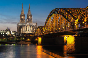 Kölner Dom: knipsen, um Umgebungsinfos abzurufen (Foto: pixelio.de/FotoHiero)