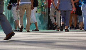 Fußgängerzone: Immer mehr Schlaganfälle bei Jüngeren (Foto: pixelio.de/R. Sturm)