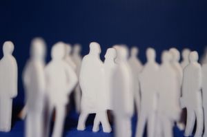 Viele Menschen: Panik lässt sich verhindern (Foto: pixelio.de/S. Hofschlaeger)