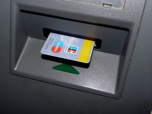 Bankkarte: Ist nicht vor Hackerangriffen sicher (Foto: pixelio.de/Dieter Schütz)