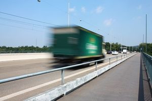 Lkw: Wer Leerfahrten nutzen will, nutzt Spedingo (Foto: pixelio.de, M. E.) Lkw: Wer Leerfahrten nutzen will, nutzt Spedingo (Foto: pixelio.de, M. E.)