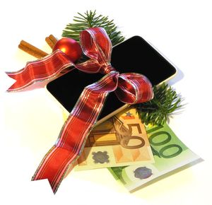 Geschenk: Neue Handys sollen länger aktuell bleiben (Foto: Denise/pixelio.de) Geschenk: Neue Handys sollen länger aktuell bleiben (Foto: Denise/pixelio.de)
