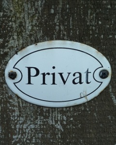 Privat: Das bleibt bei Apps oft nicht viel (Foto: Rainer Klinke, pixelio.de)