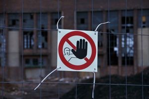 Achtung, Asbest: Neues Verfahren ist effektiv (Foto: pixelio.de, Jan Tornack) Achtung, Asbest: Neues Verfahren ist effektiv (Foto: pixelio.de, Jan Tornack)