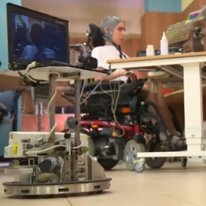 Neues System im Praxistest: Gedanken steuern Roboter (Foto: epfl.ch) Neues System im Praxistest: Gedanken steuern Roboter (Foto: epfl.ch)