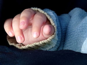 Kinderhand: weniger HIV und Syphilis in Kuba (Foto: pixelio.de, Bettina Stolze)