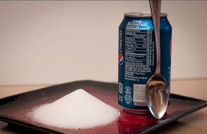 Cola: Süße Drinks enthalten viel Zucker (Foto: flickr.com/Shardayyy)