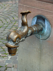 Trinkwasser: nicht überall selbstverständlich (Foto:pixelio.de/Lupo)