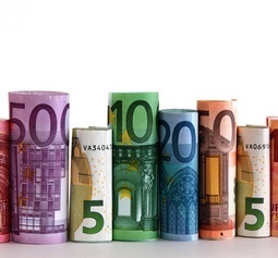 Geld: DAX-Manager profitieren von fixen Gehältern (Foto: pixelio.de, birgitH)
