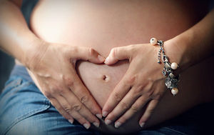 Schwangere: oft zu viele Checks (Foto: www.helenesouza.com, pixelio.de)