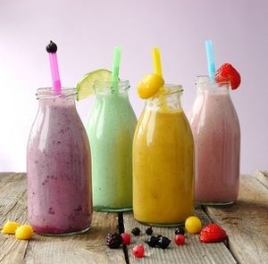 Sommer-Smoothies: Stets Kalorien im Blick haben (Foto: pixelio.de/gänseblümchen)