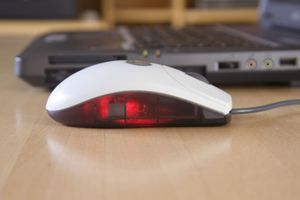 PC-Maus: Cursor wird durch Gedanken bewegt (Foto: pixelio.de/Andreas Morlok)