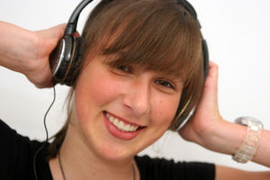 Musikhören: macht Spaß und entspannt zugleich (Foto: pixelio.de, Alexandra H.)