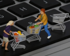 Online-Shopper: sind mit der Beratung zufrieden (Foto: Tim Reckmann, pixelio.de)