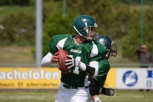 Football: Spezielle Helme helfen bei Unfällen (Foto: Wayne Heffner/pixelio.de)