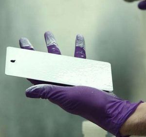 Beschichtete Oberfläche: Spezialfarbe gegen die Sonne (Foto: youtube.com) Beschichtete Oberfläche: Spezialfarbe gegen die Sonne (Foto: youtube.com)