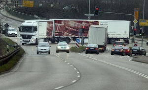 Gigaliner bei Stuttgart (Foto: Krauffmann)