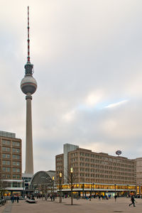Alex in Berlin: Wohnraum in Städten ist knapp (Foto: pixelio.de/Enrico Mattivi)