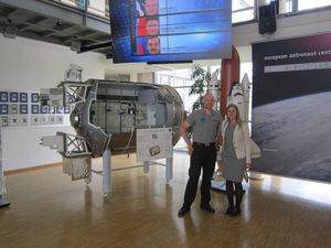 Lisa Schachner mit dem Astronauten Alexander Gerst (Foto: privat)