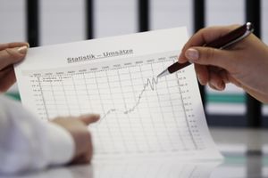 Umsatz: 4K-Fernsehen ist begehrt wie nie (Foto: M. Gapfel  / pixelio.de)