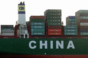 Containerschiff: Chinas Banken knausern (Foto: pixelio.de, URSfoto)