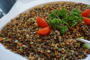 Mahl: nicht selten immer mehr auf dem Teller (Foto: pixelio.de, Kamil Richter) Mahl: nicht selten immer mehr auf dem Teller (Foto: pixelio.de, Kamil Richter)