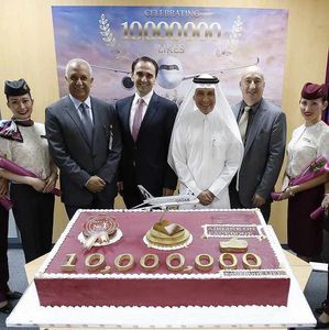 Akbar al Baker (3. v.r.), Hugh Dunleavy (2. v.r.) (Foto: QR)