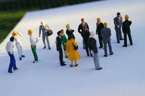 Menschen: Permanenter Bakterienaustausch (Foto: pixelio.de, S. Hofschlaeger) Menschen: Permanenter Bakterienaustausch (Foto: pixelio.de, S. Hofschlaeger)