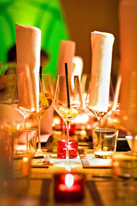 Gedeckter Tisch: Handy-Verbot frustriert viele (Foto: piu700/pixelio.de)