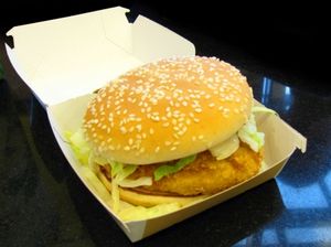 Burger: Übergewicht wird zum weltweiten Problem (Foto: pixelio.de, Thommy Weiss)