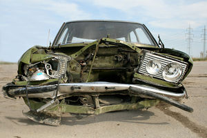 Unfallwagen: Software soll das vermeiden (Foto: pixelio.de/Petra Engeljehringer)